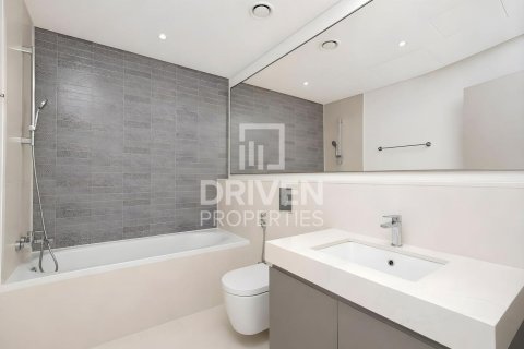 Квартира с 2 спальнями в EMAAR Beachfront, ОАЭ №191581 11