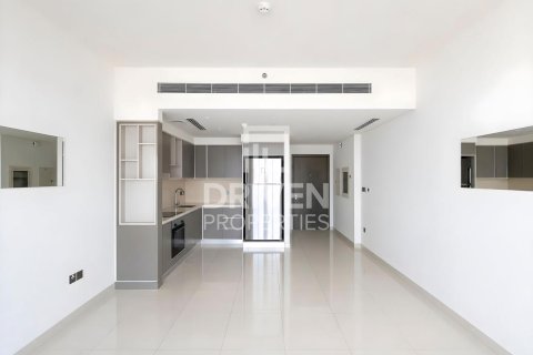 Квартира с 2 спальнями в EMAAR Beachfront, ОАЭ №191581 3