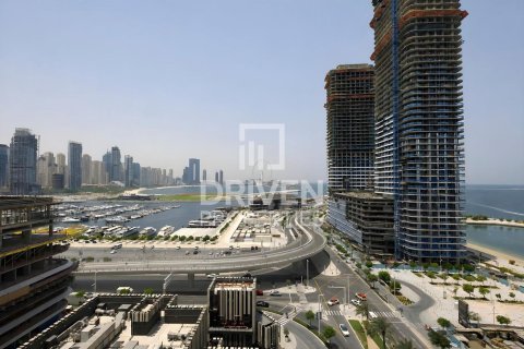 Квартира с 2 спальнями в EMAAR Beachfront, ОАЭ №191581 15