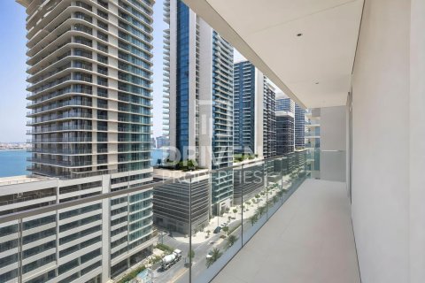Квартира с 2 спальнями в EMAAR Beachfront, ОАЭ №191581 13