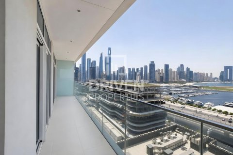 Квартира с 2 спальнями в EMAAR Beachfront, ОАЭ №191581 12