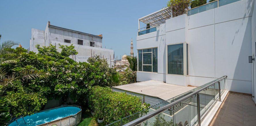 4 bedrooms Villa in Umm Suqeim, UAE No. 208870