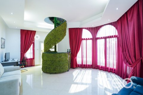 Villa de 8 dormitorios en Emirates Hills, UAE No. 173796 11