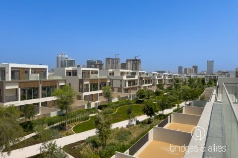 Villa de 4 dormitorios en Dubai, UAE No. 102431 2