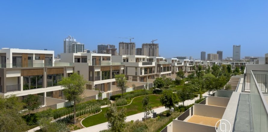 Villa de 4 dormitorios en Dubai, UAE No. 102431