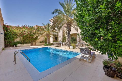 Villa de 5 dormitorios en Abu Dhabi, UAE No. 90934 2