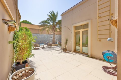 Villa de 5 dormitorios en Abu Dhabi, UAE No. 90934 4
