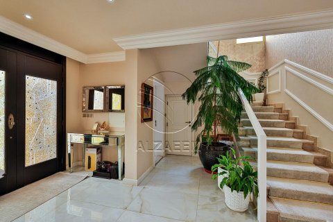 Villa de 5 dormitorios en Abu Dhabi, UAE No. 90934 22