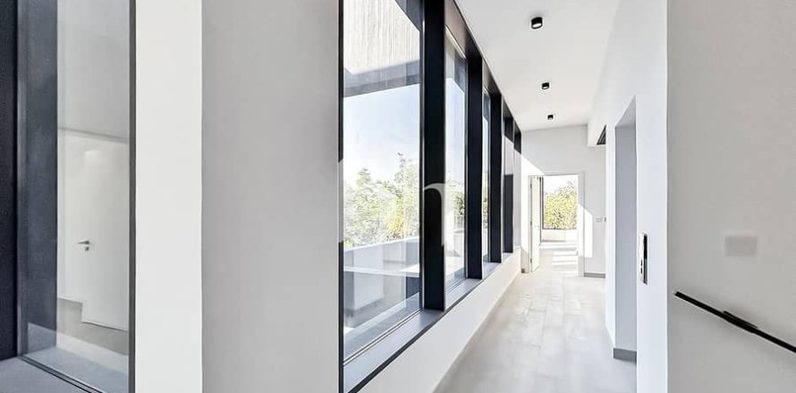 Вилла с 5 спальнями  №113005