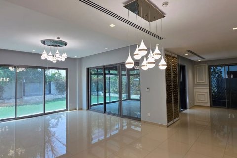 Villa de 4 dormitorios en Muwaileh Commercial, UAE No. 207545 24