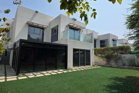 Villa de 4 dormitorios en Muwaileh Commercial, UAE No. 207545 4