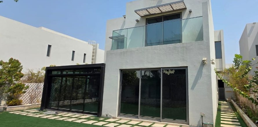 Villa de 4 dormitorios en Muwaileh Commercial, UAE No. 207545