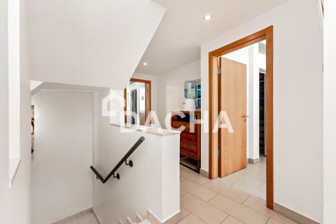 Вилла с 4 спальнями в Джумейра Вилладж Серкл, ОАЭ №155504 8