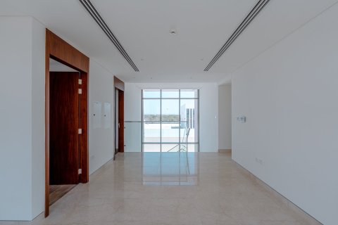 5 bedrooms Villa in Abu Dhabi, UAE No. 195081 4