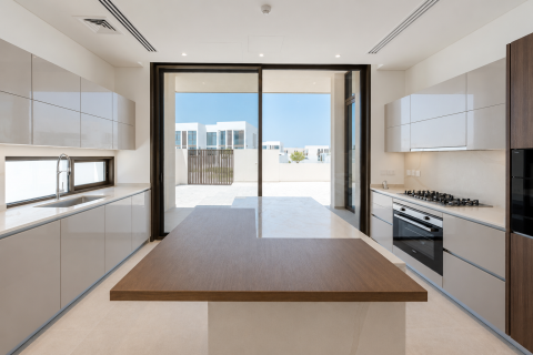 5 bedrooms Villa in Abu Dhabi, UAE No. 195081 14