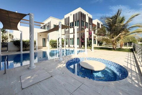 6 bedrooms Villa in Signature Villas, UAE No. 192612 29