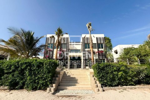 6 bedrooms Villa in Signature Villas, UAE No. 192612