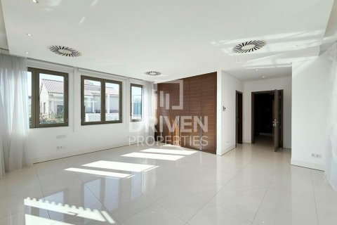 6 bedrooms Villa in Signature Villas, UAE No. 192612 13