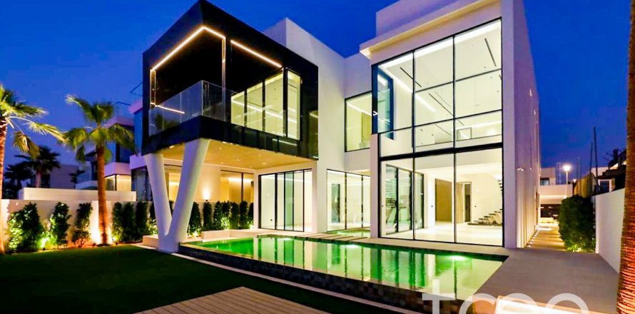 4 bedrooms Villa in Jumeirah Park, UAE No. 199058
