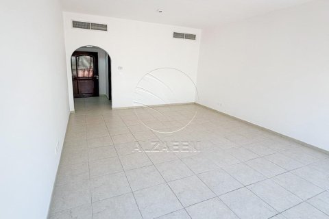 Villa de 4 dormitorios en Abu Dhabi, UAE No. 90221 11