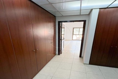 Villa de 4 dormitorios en Abu Dhabi, UAE No. 90221 16