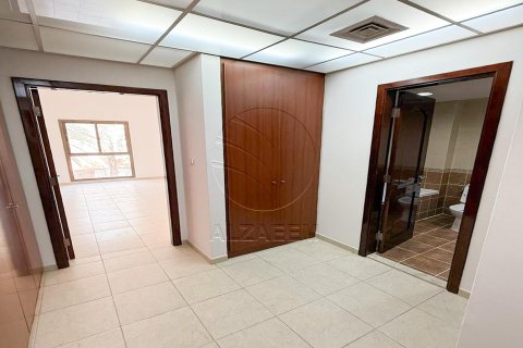 Villa de 4 dormitorios en Abu Dhabi, UAE No. 90221 15