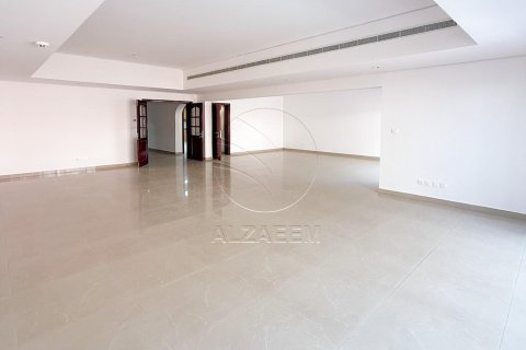 Villa de 4 dormitorios en Abu Dhabi, UAE No. 90221 21