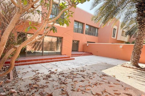 Villa de 4 dormitorios en Abu Dhabi, UAE No. 90221 4