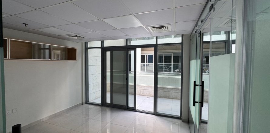 96.9m² Office in Dubai, UAE No. 140467