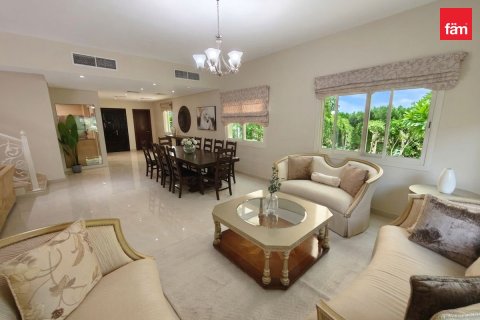 Villa de 4 dormitorios en Dubai, UAE No. 198724 8