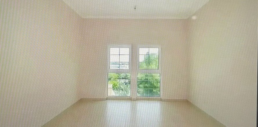 Studio Apartment in Dubai, UAE No. 198721