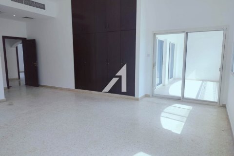 Villa de 4 dormitorios  No. 124791 12