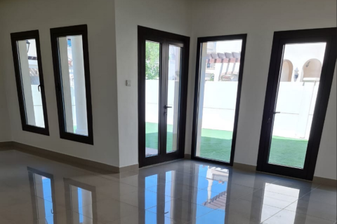 Commercial property de 3 dormitorios en Al Salam Street, UAE No. 79919 4
