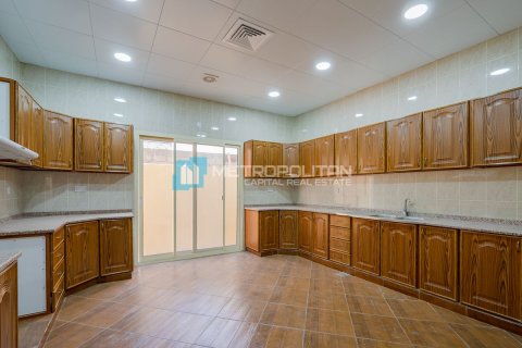 Commercial property de 4 dormitorios en Al Nahyan Camp, UAE No. 79905 6