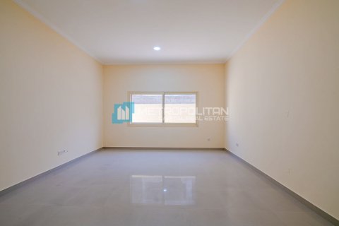 Commercial property de 4 dormitorios en Al Nahyan Camp, UAE No. 79905 4