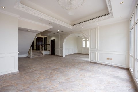 Commercial property de 5 dormitorios en Baniyas, UAE No. 79907 6