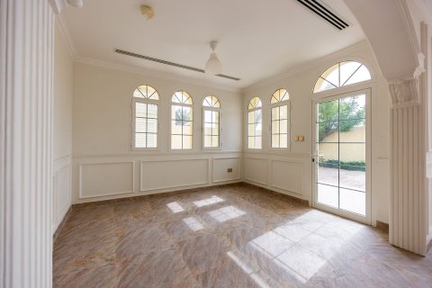 Commercial property de 5 dormitorios en Baniyas, UAE No. 79907 8