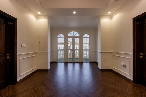 Commercial property de 5 dormitorios en Baniyas, UAE No. 79907 10
