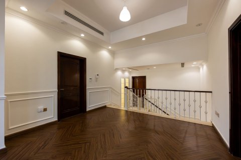 Commercial property de 5 dormitorios en Baniyas, UAE No. 79907 19