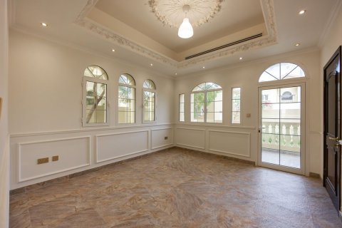 Commercial property de 5 dormitorios en Baniyas, UAE No. 79907 12