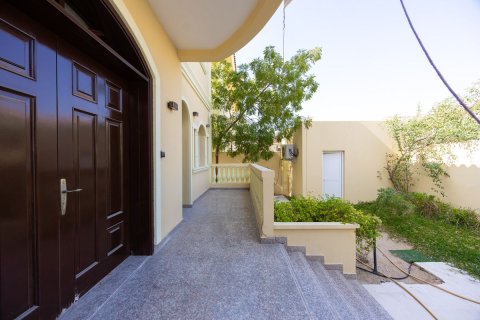 Commercial property de 5 dormitorios en Baniyas, UAE No. 79907 17