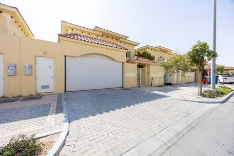 Commercial property de 5 dormitorios en Baniyas, UAE No. 79907 25