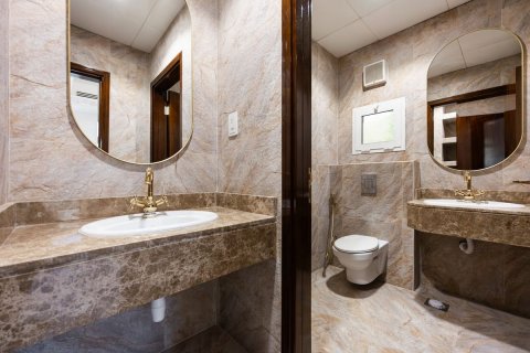 Commercial property de 5 dormitorios en Baniyas, UAE No. 79907 23