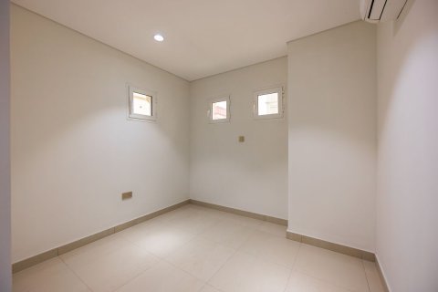 Commercial property de 5 dormitorios en Baniyas, UAE No. 79907 20