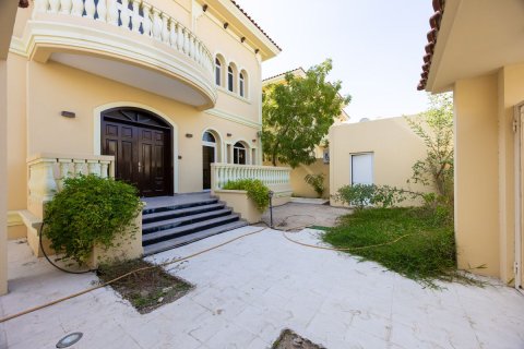 Commercial property de 5 dormitorios en Baniyas, UAE No. 79907 4