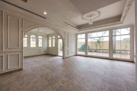 Commercial property de 5 dormitorios en Baniyas, UAE No. 79907 3