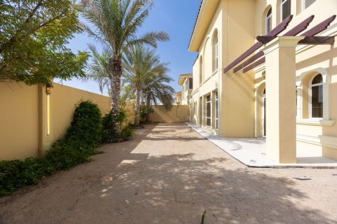 Commercial property de 5 dormitorios en Baniyas, UAE No. 79907 24
