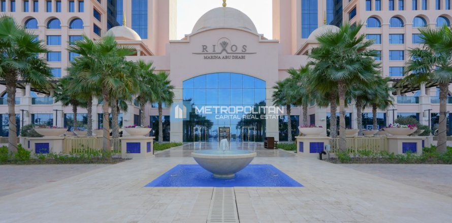 Apartment de 3 dormitorios en The Marina, UAE No. 79918