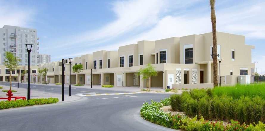 Townhouse de 3 dormitorios en Town Square, UAE No. 168525