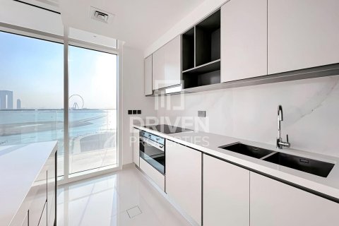 Квартира с 3 спальнями в EMAAR Beachfront, ОАЭ №192682 7